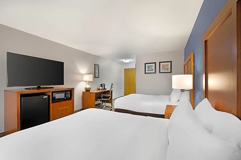 Comfort Inn & Suites North Greenfield