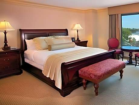 2 Room Suite - 1 King Bed