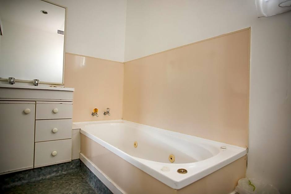 Bennetts Thermal Pools Motor Inn