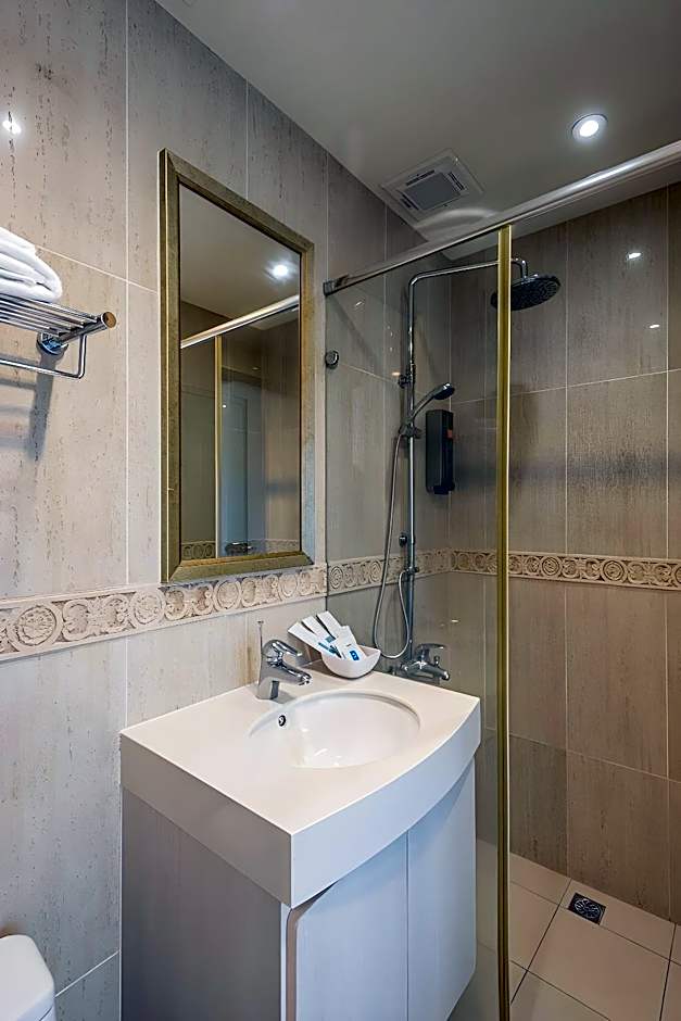 New California Hotel