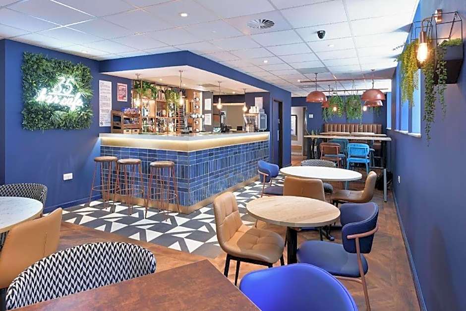 Travelodge Cardiff Central Queen Street