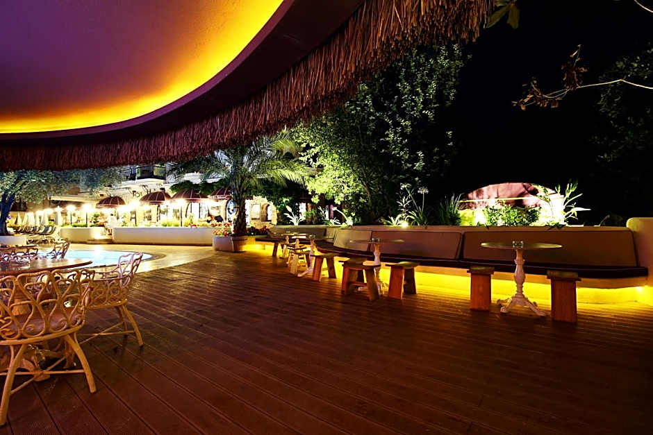 Pinehill Hotel & Suites