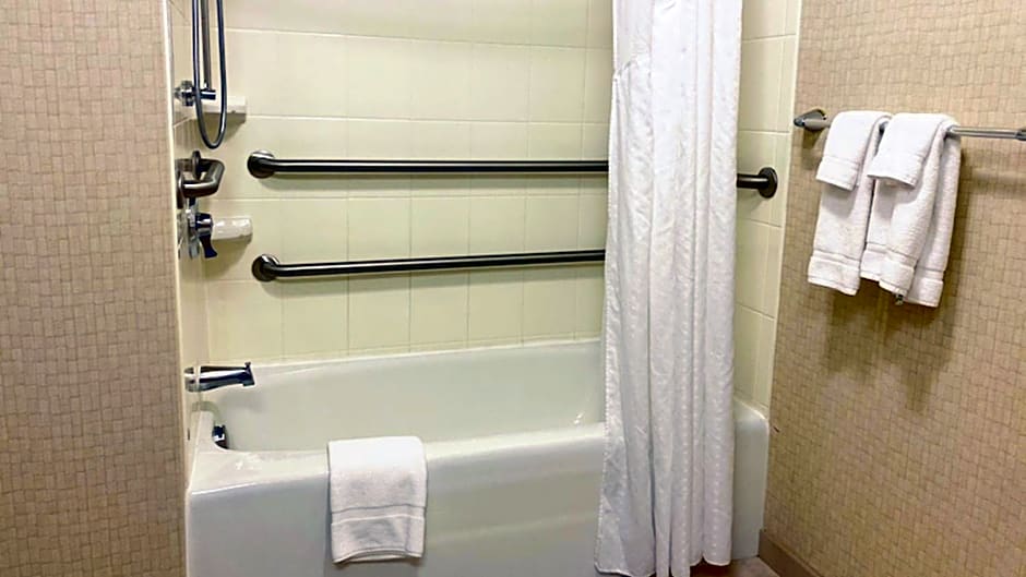 Holiday Inn Hotel & Suites Bakersfield By IHG