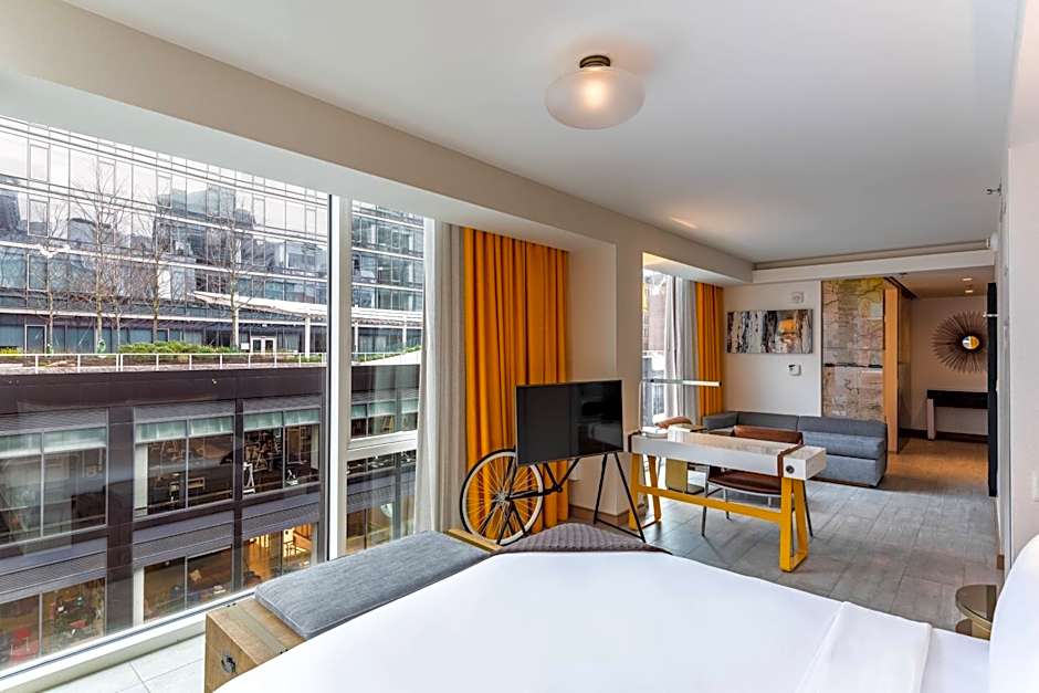 The Envoy Hotel, Autograph Collection by Marriott