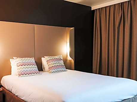 Standard room with 1 double bed and 1 sofa