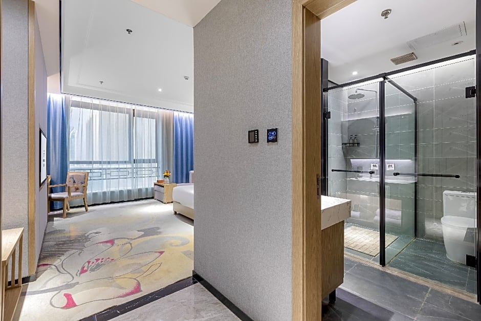 Rezen Hotel Urumqi High-speed Railway Station