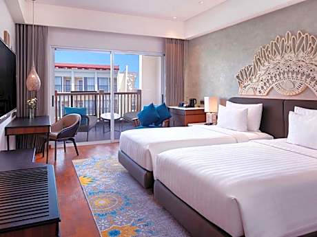 Deluxe Twin Room with Pool View