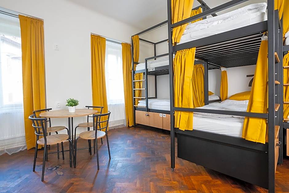 White Wolf House Hostel & Apartments