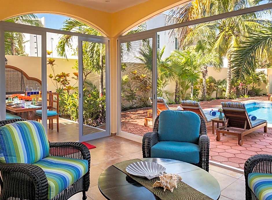 Casa Zarah - Hacienda Family Home - Pool and 2-Block to Beach