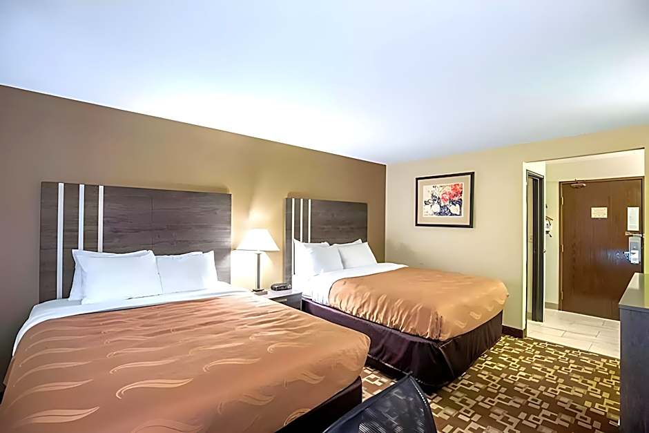 Norwood Inn & Suites Milwaukee