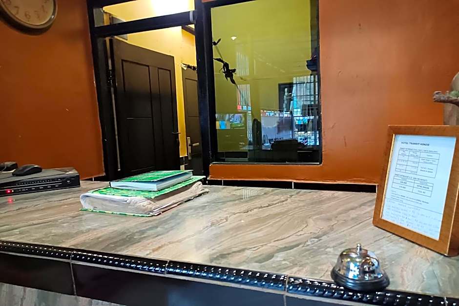 OYO 93485 Hotel Kenzie Sentani