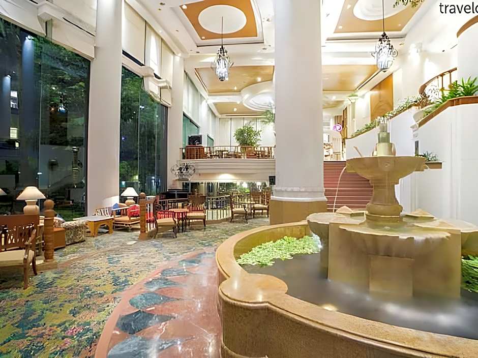 Montien Riverside Hotel