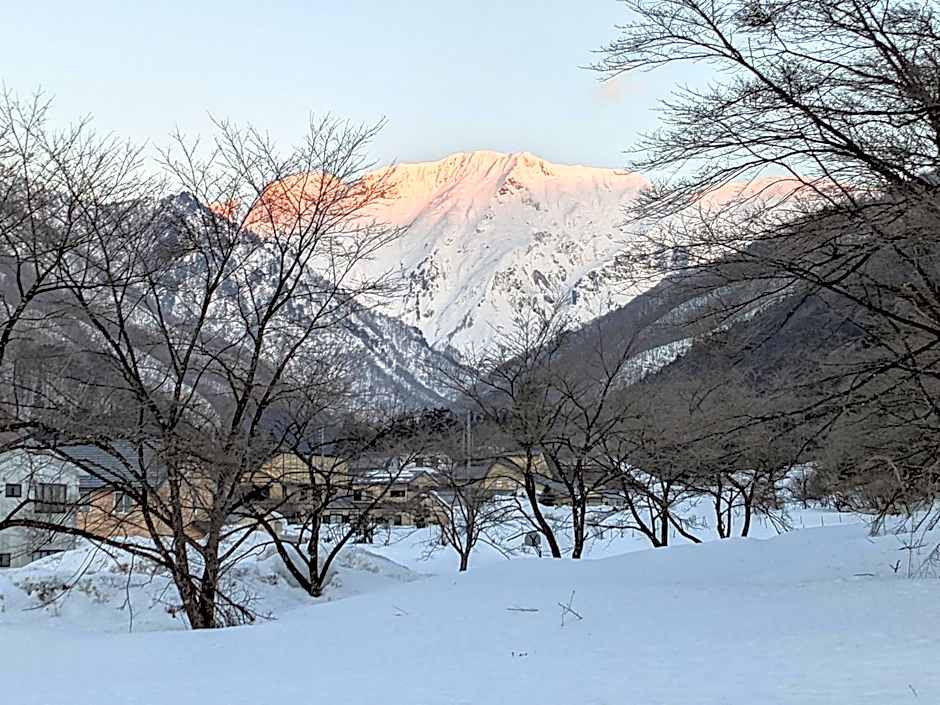 Tanigawa Valley Lodge & Coffee Roastery