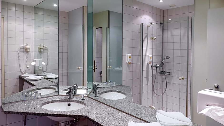 Central Hotel Lowen
