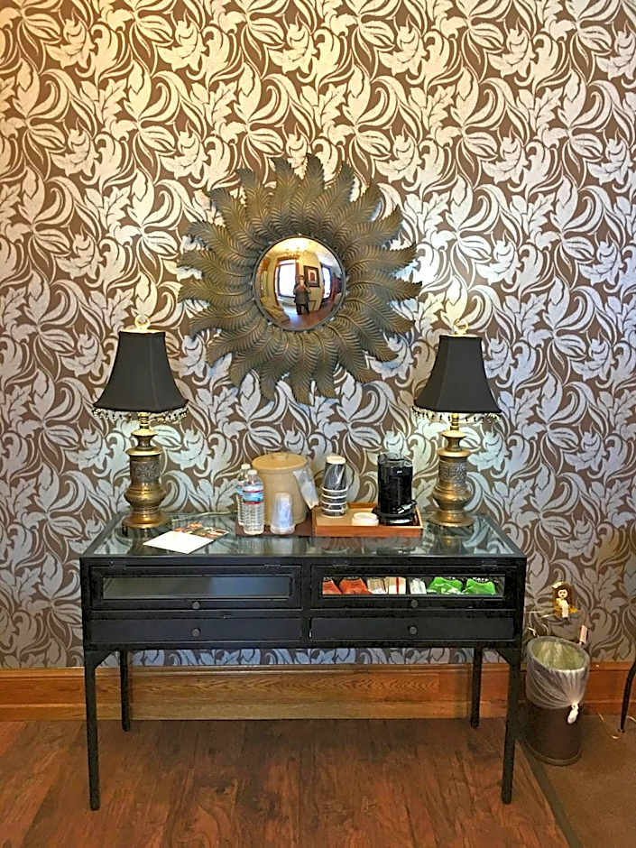 Altland House Inn & Suites