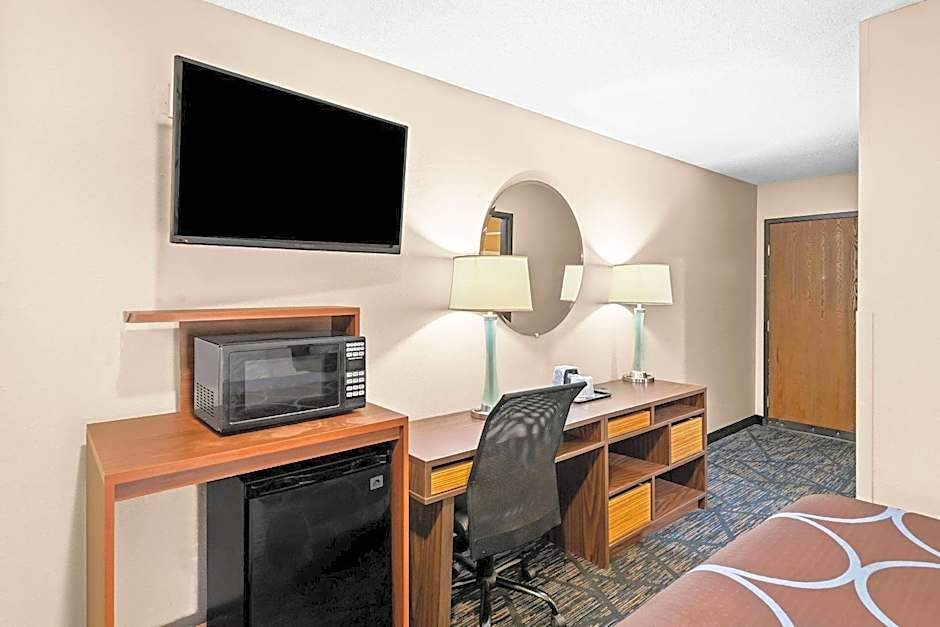 Super 8 by Wyndham Council Bluffs IA Omaha NE Area