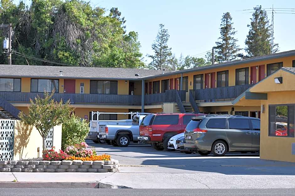 Apex Inn