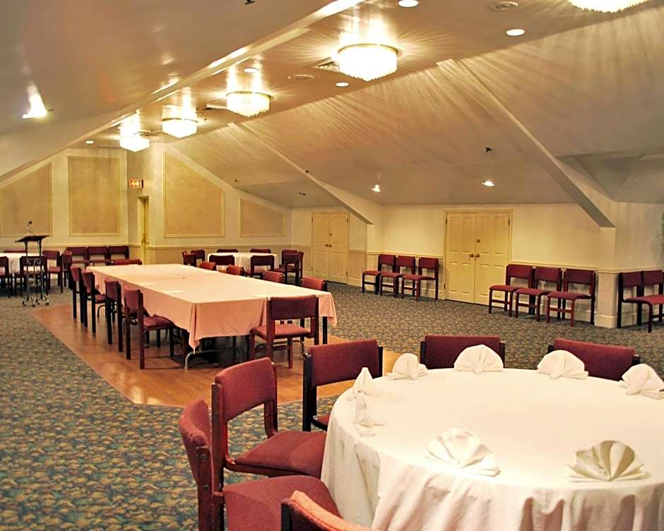 Rodeway Inn & Suites Lantern Lodge