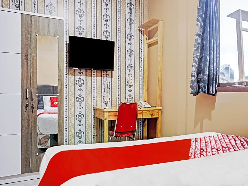 OYO 90469 Benhil Karet Tengsin