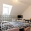 4pers 2lits 5 min aéroport Orly,navette et parking extra,location en nuit et jourChez Sandro,