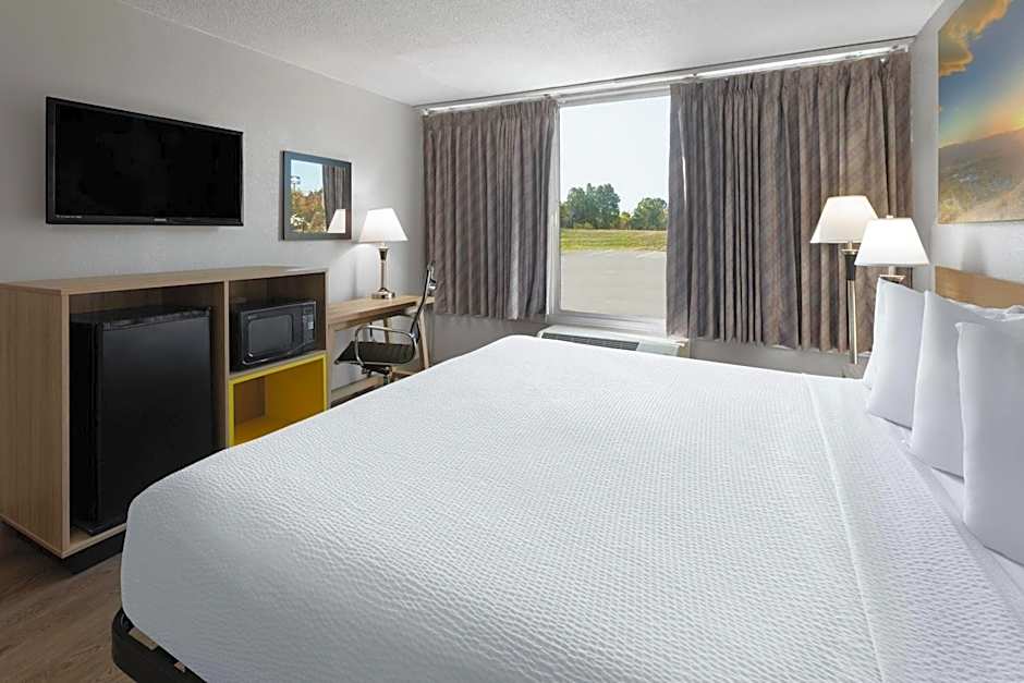 Days Inn by Wyndham Cambridge