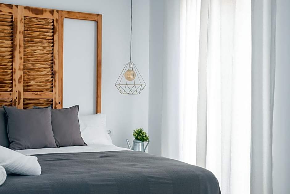 GOMEZ ROOMS