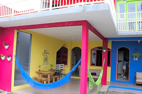 Fica, Vai ter Bolo Hostel