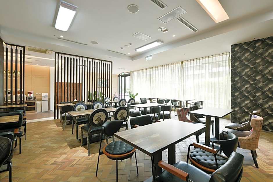 Champs Elysees Hotel