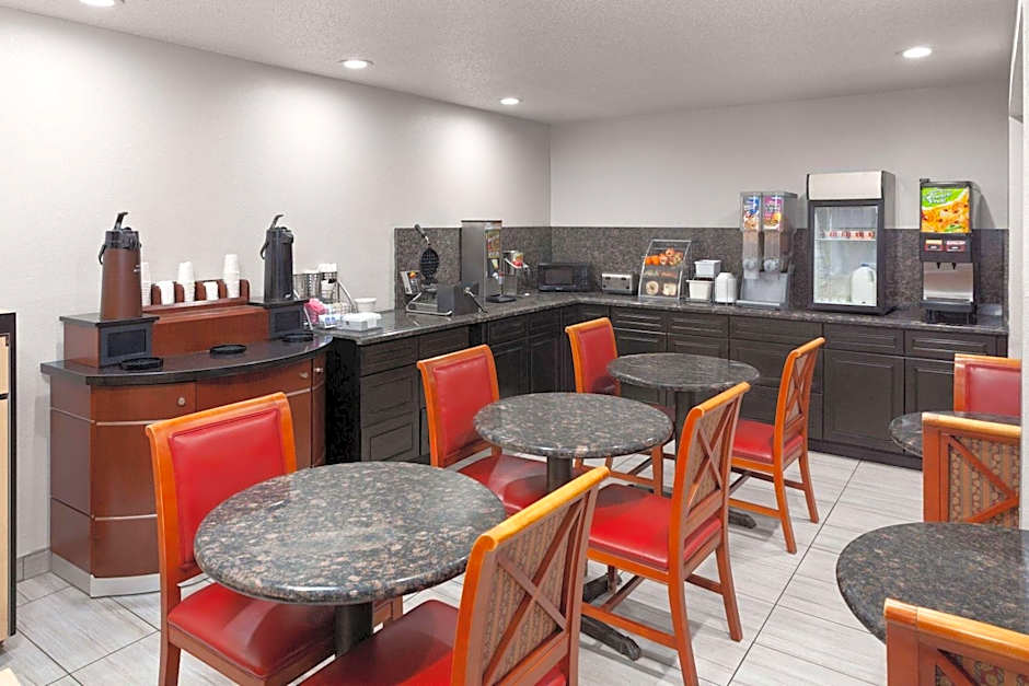 Super 8 by Wyndham Romeoville Bolingbrook