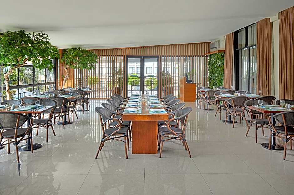 Holiday Inn and Suites Batangas Limapark By IHG