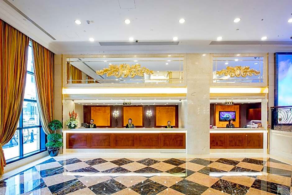 Grand Emperor Hotel