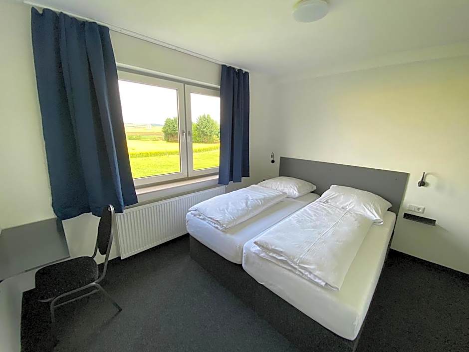 Zzzimple - Self Check In & Free Parking