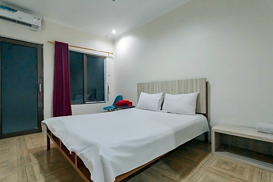 RedDoorz Syariah at Cigadung Raya Street