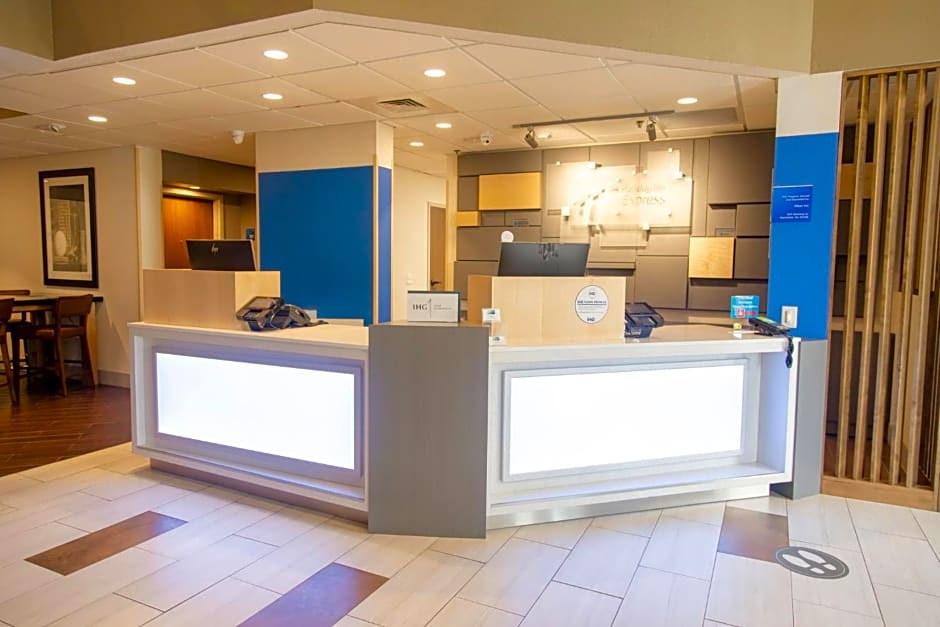 Holiday Inn Express Marshfield - Springfield Area, an IHG Hotel
