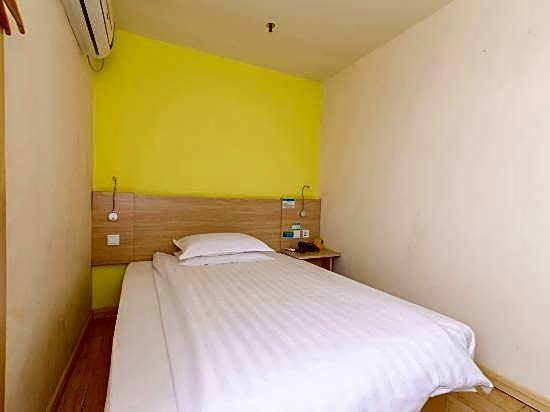 7 Days Inn Zhongshan Ancient Town Light Railway Station Lighting Market