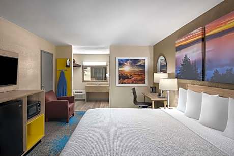 Deluxe King Room - Non-Smoking