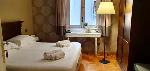 Smart Hotel Gallery House