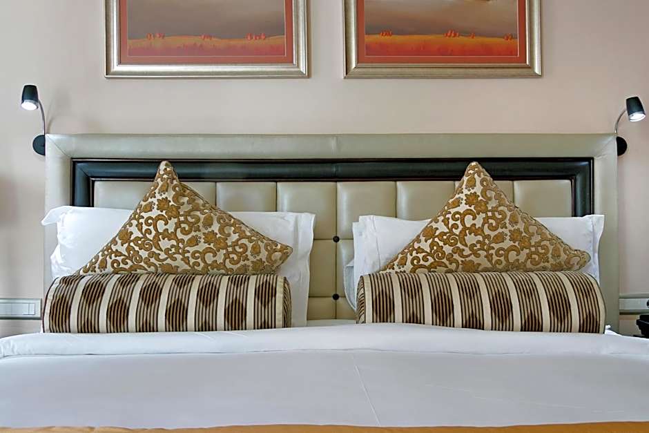 Taj Executive Suites, Private Residence