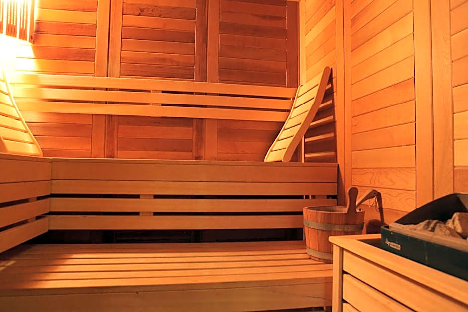 Queen's Astoria Design Hotel