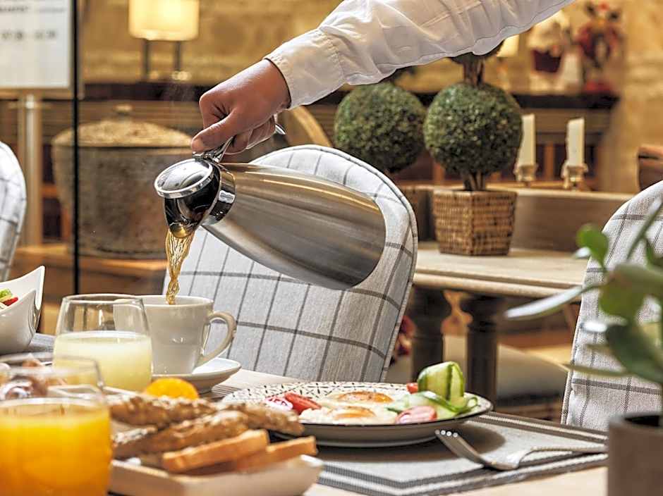 Sea View Cityscape Hotel