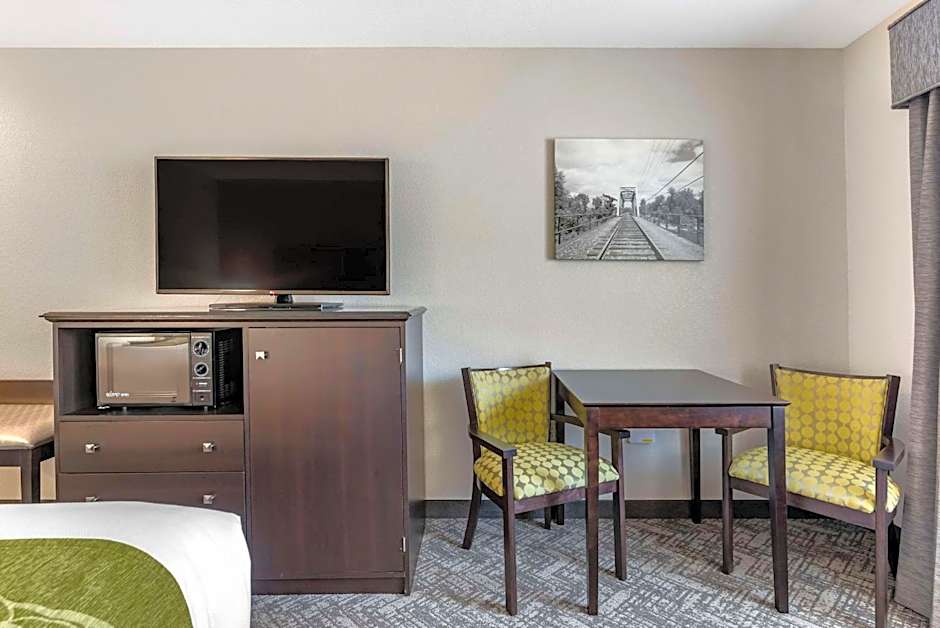 Comfort Inn & Suites Tualatin Lake Oswego South