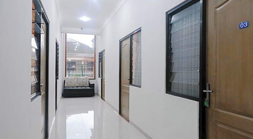 RedDoorz near Cyber Mall