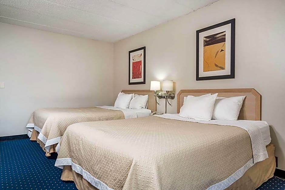 Norwood Inn & Suites La Crosse