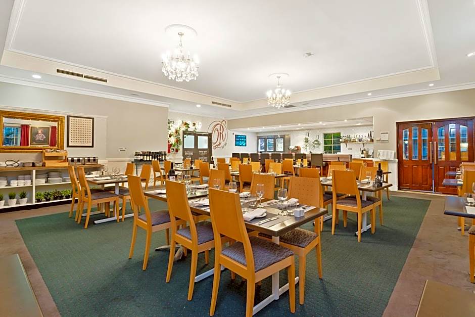 Coopers Colonial Motel