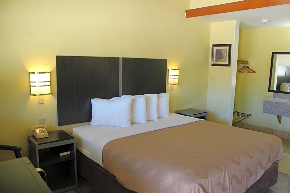 Evergreen Inn and R.V.
