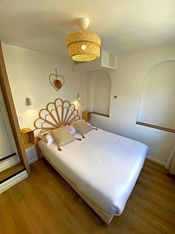 Double Room with Partial Sea View