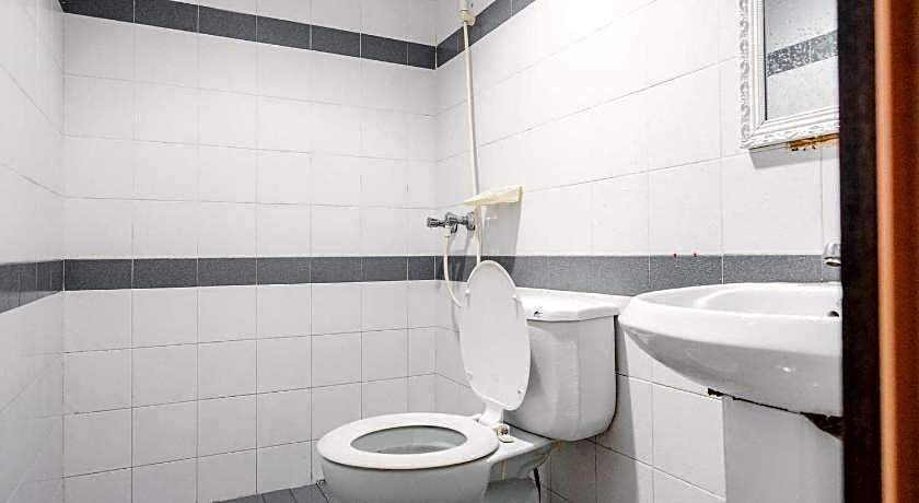 RedDoorz near Nagoya Hill Mall Batam 5