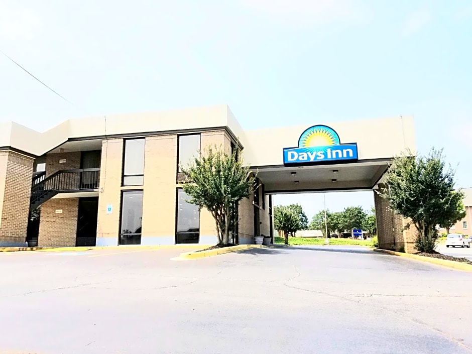 Days Inn by Wyndham Easley West Of Greenville/Clemson Area