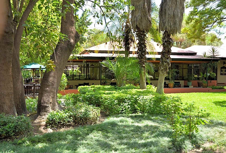 Cresta Riley's Hotel