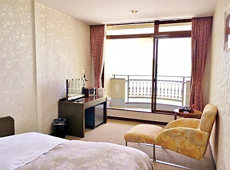Twin Room with Mountain View